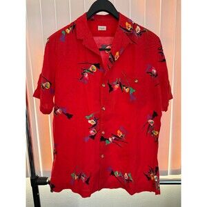 Men’s Aggio Red Floral Hawaiian shirt Size Medium 
*Read* Missing Top Button.